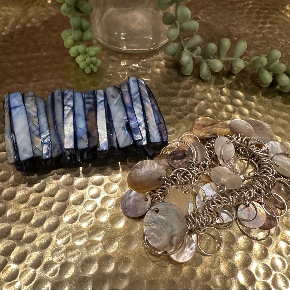 Pair of vintage boho abalone bracelets in EUC elastic expandable